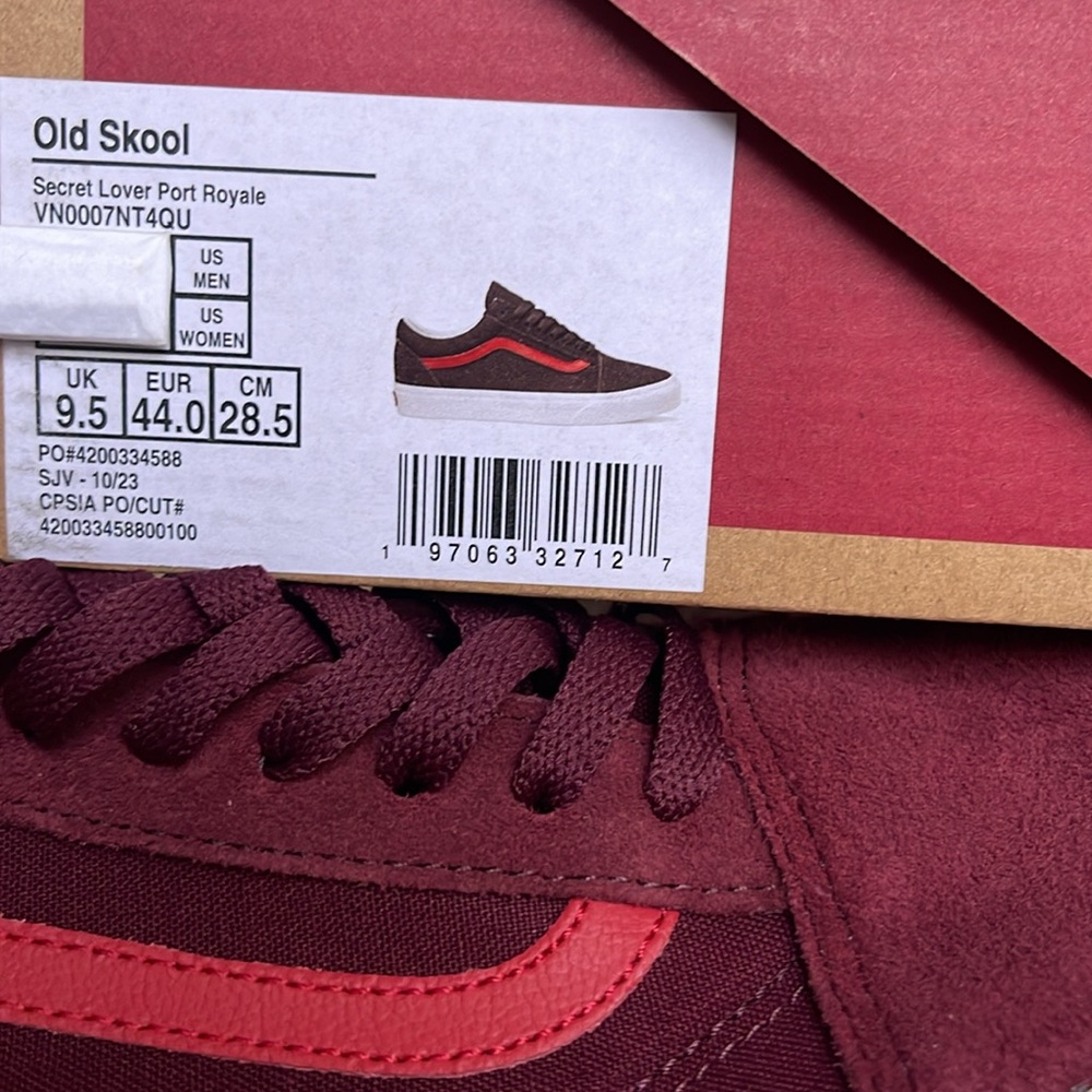 Vans Men’s Old Skool
Secret Lover Port Royale
VN0007NT4QU
Sneakers - Picture 16 of 16